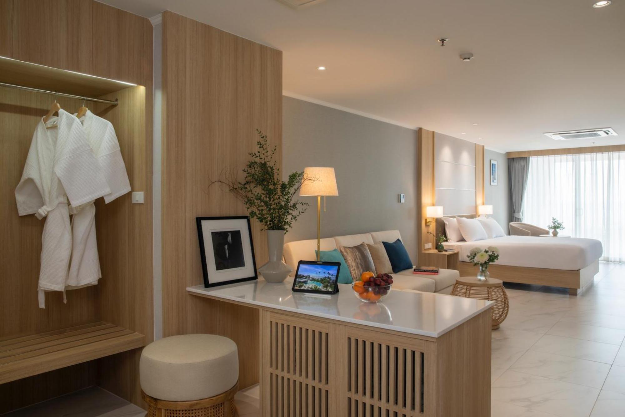 Hotel Eastin 4*